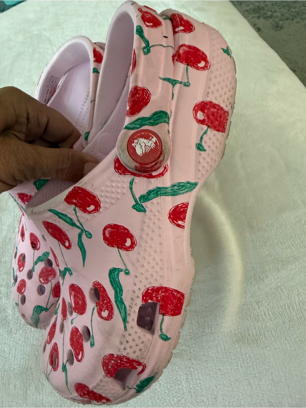 Crocs Classic Fresh Fruits Womens Size 7 Pink Red Cherry - Picture 3 of 7